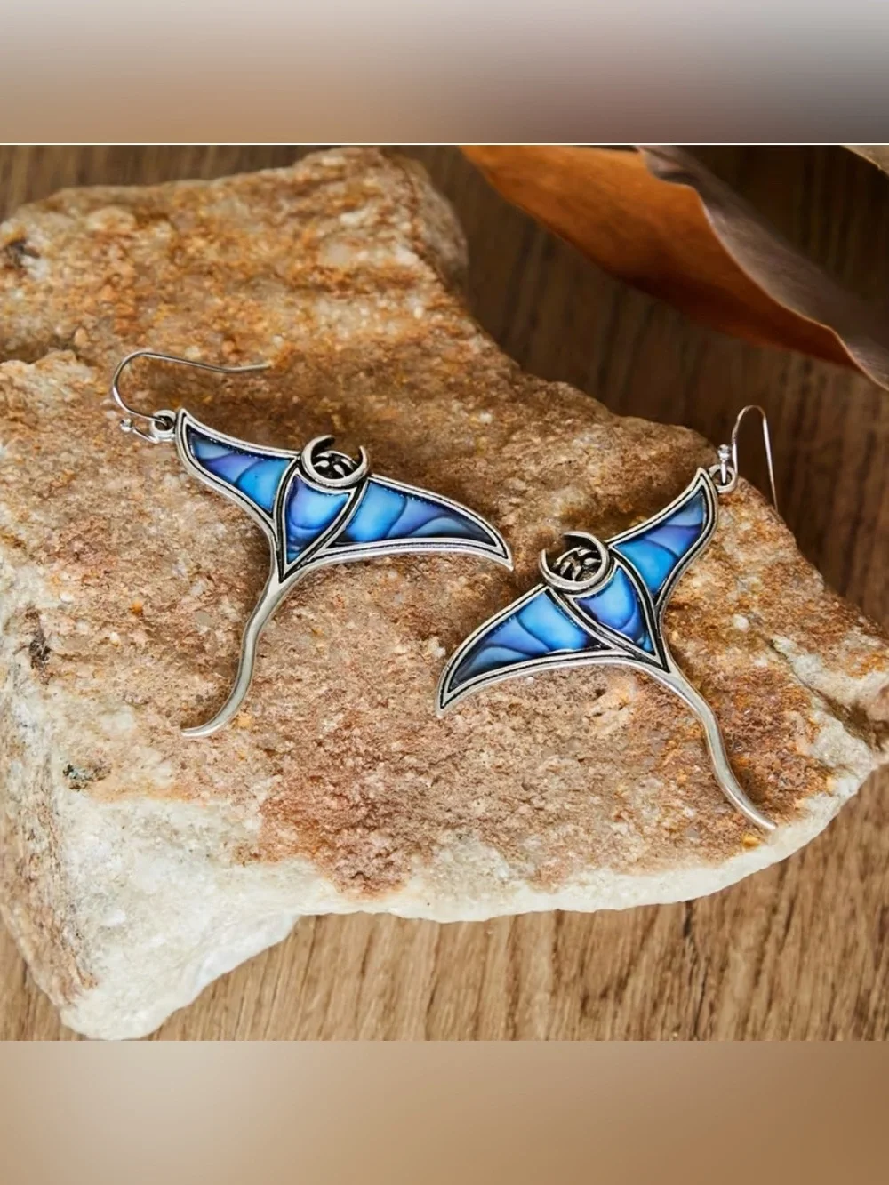 Devil Fish String-ray Shaped Earrings New - Picture 5 of 7